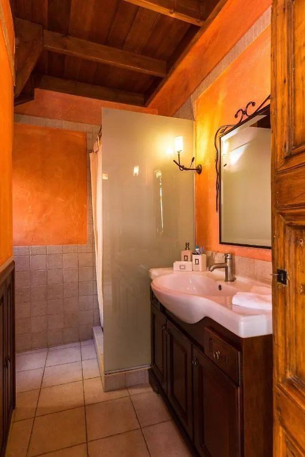 Venetian Rimondi Fountain Mansion Built In 1626 Apartment Rethymno  Greece