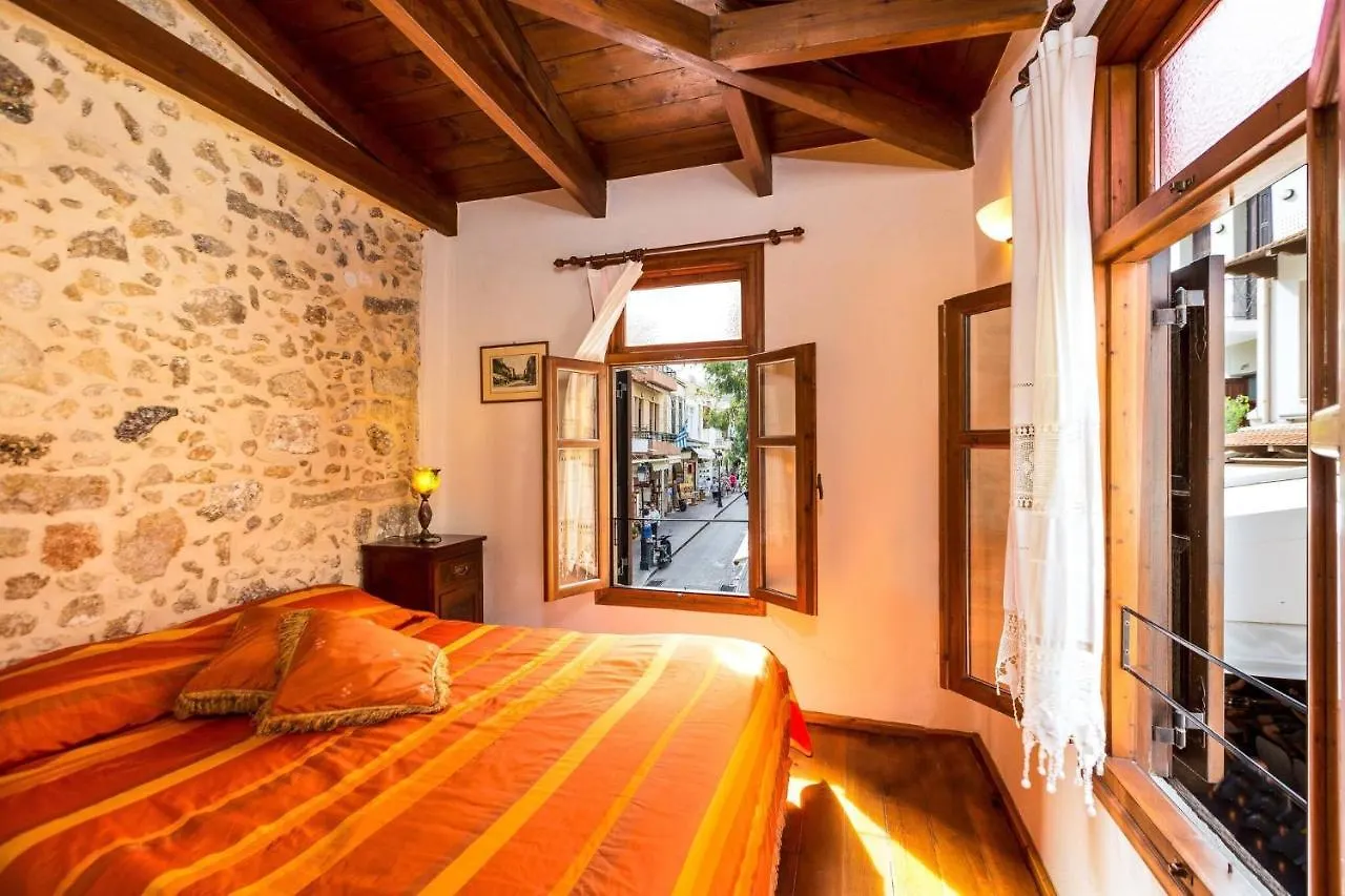 Venetian Rimondi Fountain Mansion Built In 1626 Apartment Rethymno  Greece