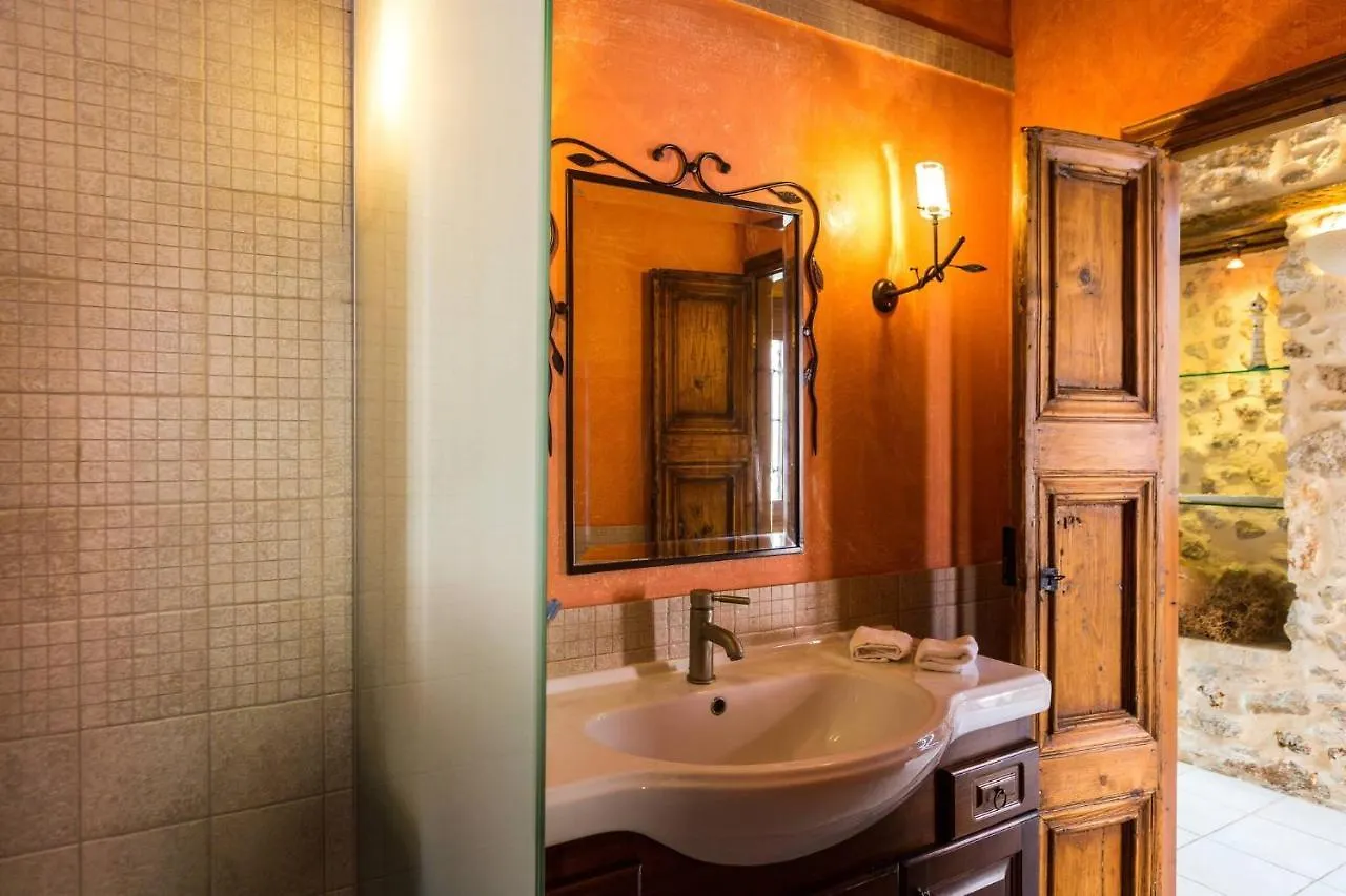 Venetian Rimondi Fountain Mansion Built In 1626 Apartment Rethymno