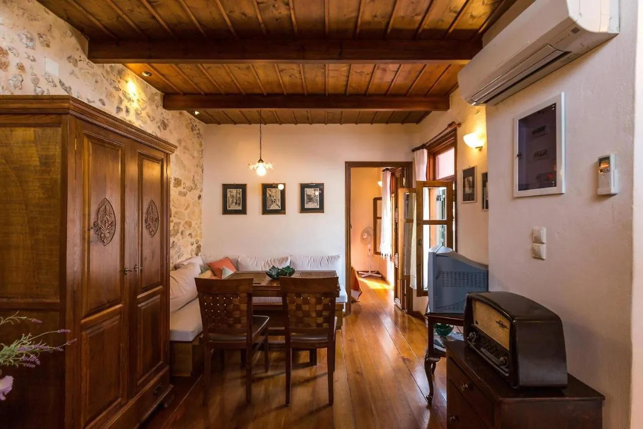 Venetian Rimondi Fountain Mansion Built In 1626 Apartment Rethymno  Greece