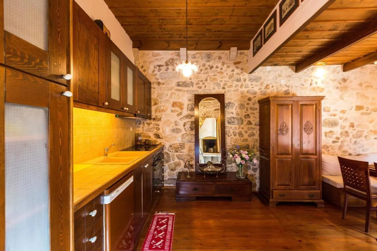 Venetian Rimondi Fountain Mansion Built In 1626 Apartment Rethymno